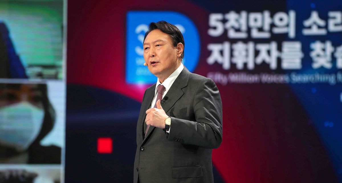 Өмнөд Солонгосын шинэ Ерөнхийлөгч Юн Сук Ёл гэж хэн бэ